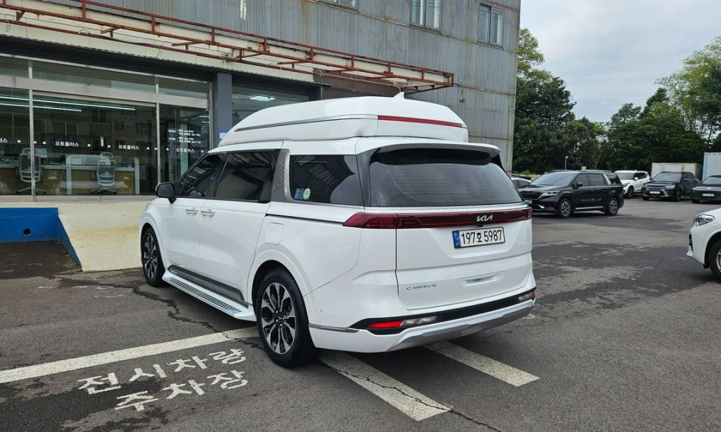 Kia Carnival 9-Seater Hi-Limousine, 2022