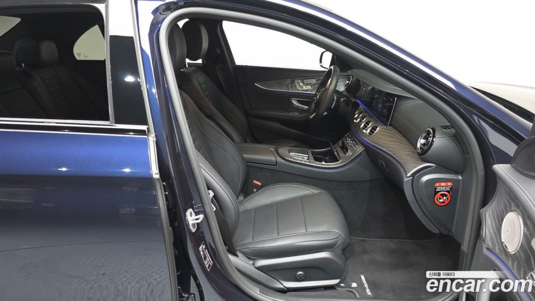 Mercedes-Benz E-Class E350 4MATIC AMG Line, 2023