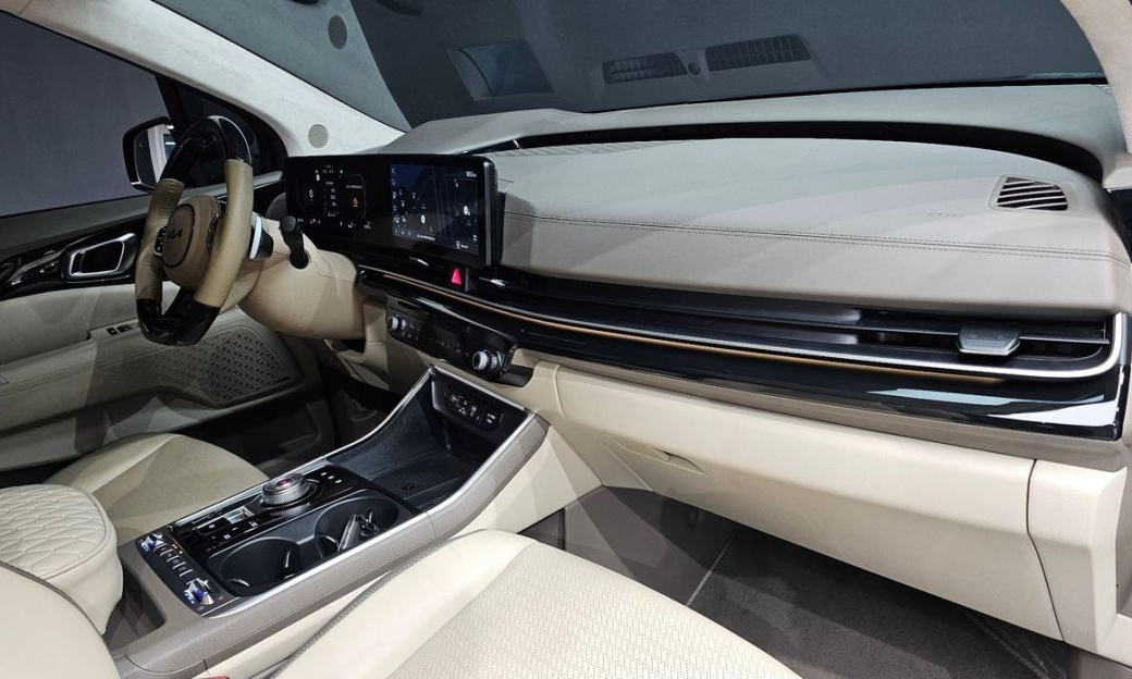 Kia Carnival 9-Seater Hi Limousine (Special Vehicle), 2024