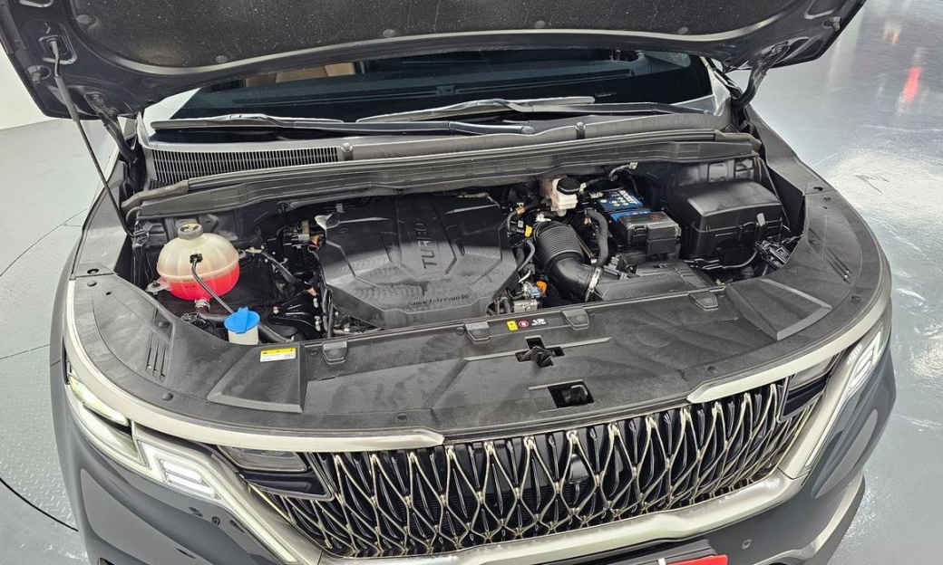 Kia Carnival 7-Seater Signature, 2023