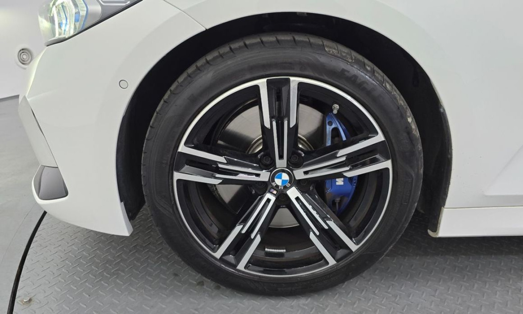 BMW 3-Series 320i M Sport, 2023