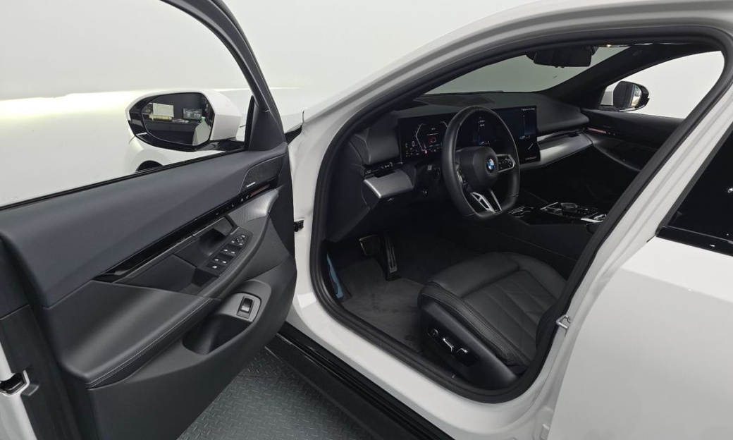 BMW 5-Series 520i M Sport, 2024