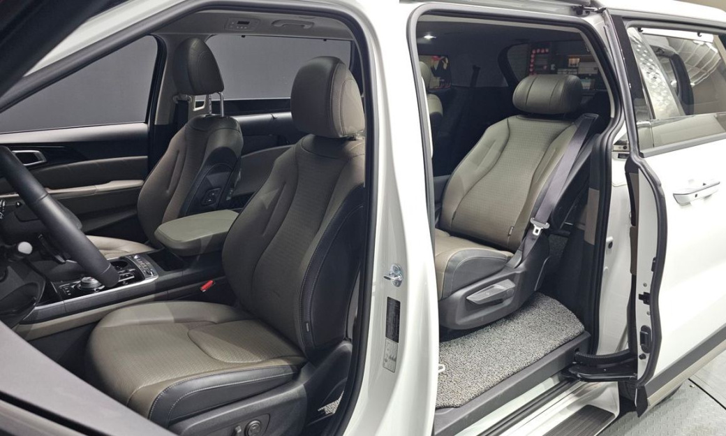 Kia Carnival 7-Seater Signature, 2025