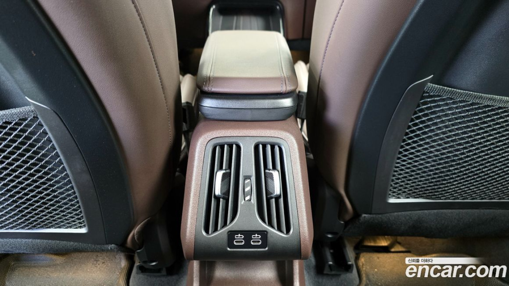 BMW 2-Series 220i Luxury, 2024