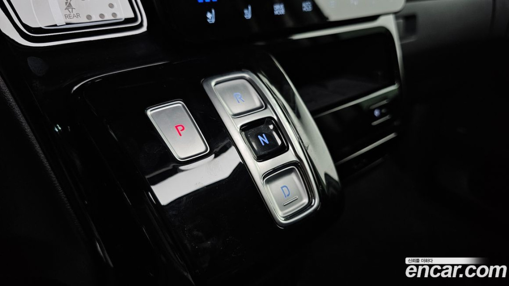 Hyundai Staria 4WD Lounge 9-Seater, 2023