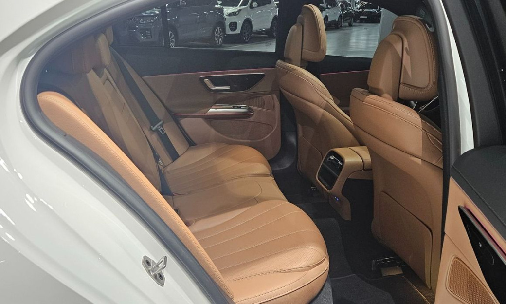 Mercedes-Benz E-Class E220d 4MATIC Exclusive, 2025