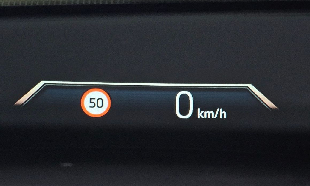 BMW 2-Series 220i Luxury, 2024