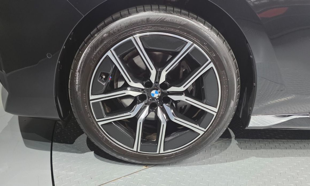 BMW 7-Series 740d xDrive M Sport, 2025