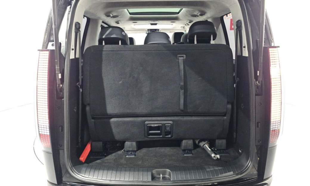 Hyundai Staria 4WD Lounge 9-Seater, 2025