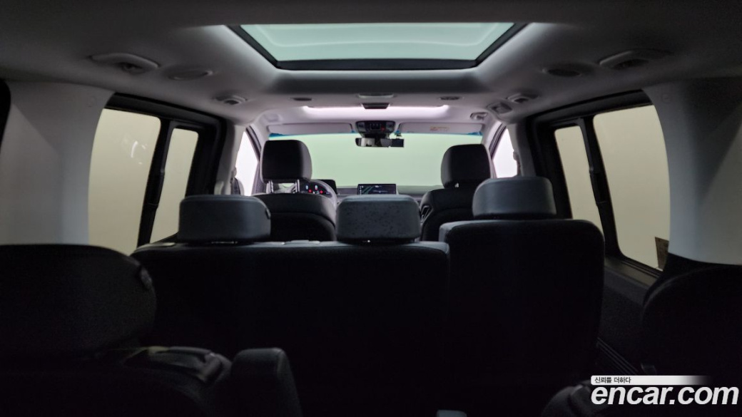 Hyundai Staria 4WD Tourer 11-Seater, 2024
