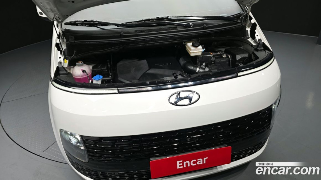 Hyundai Staria 4WD Tourer 11-Seater, 2022