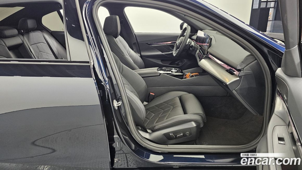 BMW 5-Series 520i M Sport, 2025
