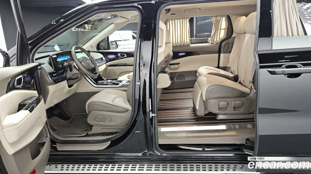 Kia Carnival 7-Seater Hi-Limousine, 2023