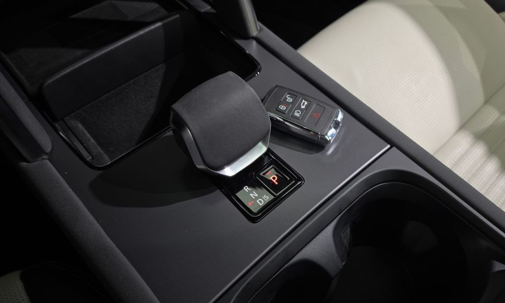 Land Rover Discovery Sport P250 Dynamic SE, 2025