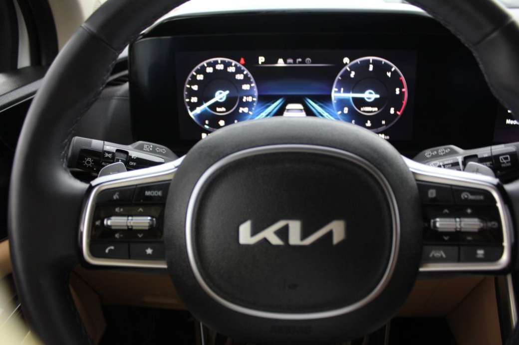 Kia Carnival 9-Seater Signature, 2023