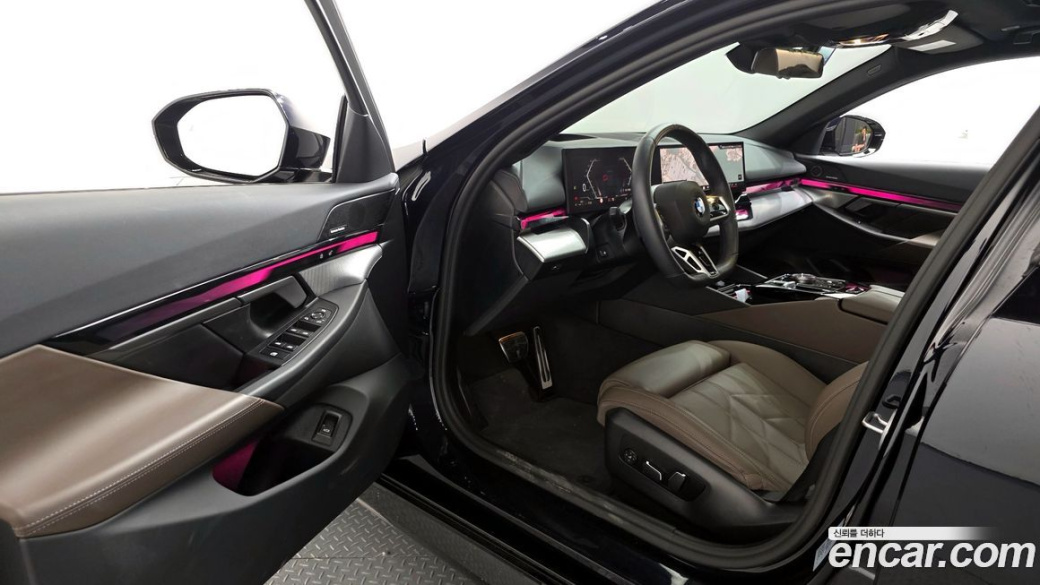 BMW 5-Series 520i M Sport, 2025