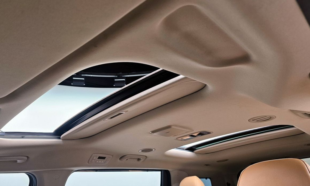 Kia Carnival 7-Seater Outdoor, 2023