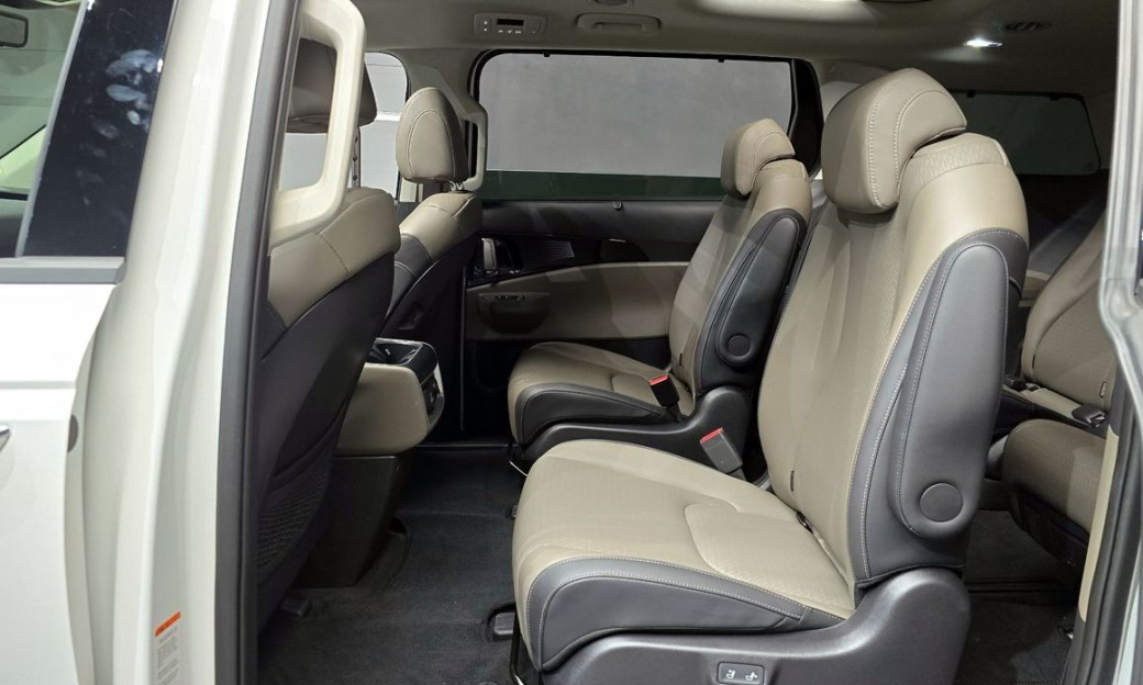 Kia Carnival 9-Seater Signature, 2025
