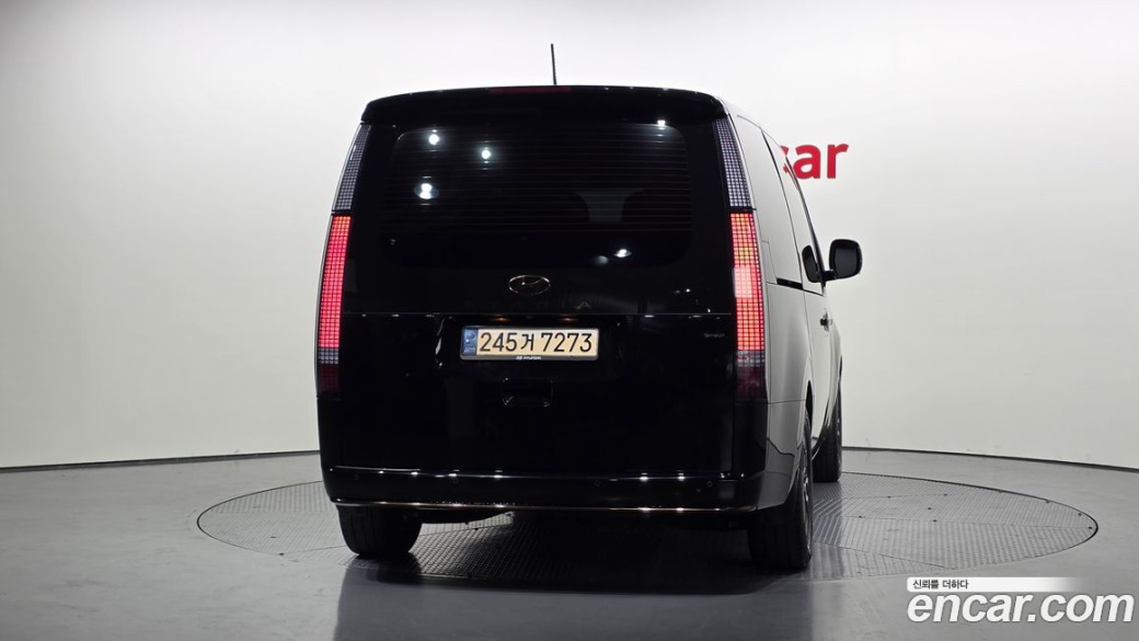 Hyundai Staria 4WD Lounge 7-Seater, 2022