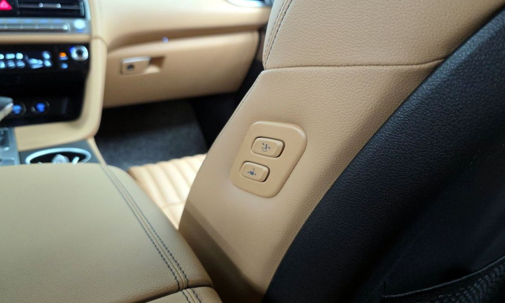Genesis G70 Gasoline 2.5T 4WD, 2025