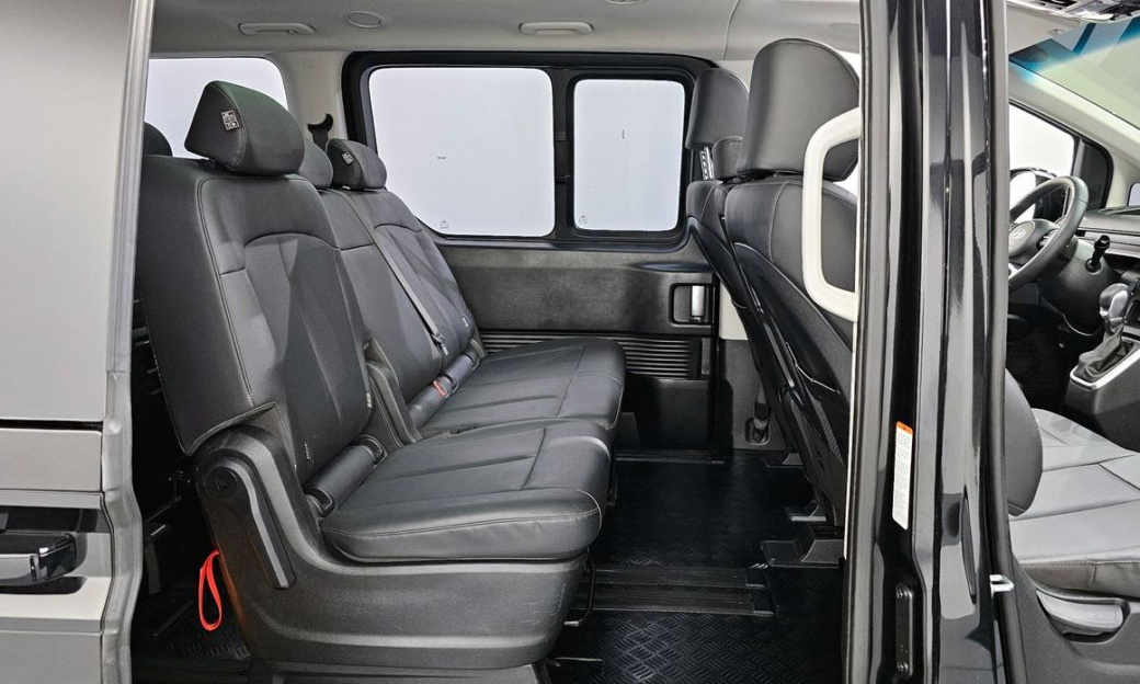 Hyundai Staria 4WD Tourer 9-Seater, 2025