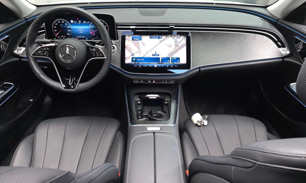 Mercedes-Benz E-Class E200 Avantgarde, 2024