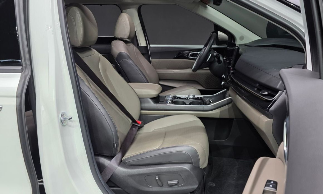 Kia Carnival 9-Seater Signature, 2024