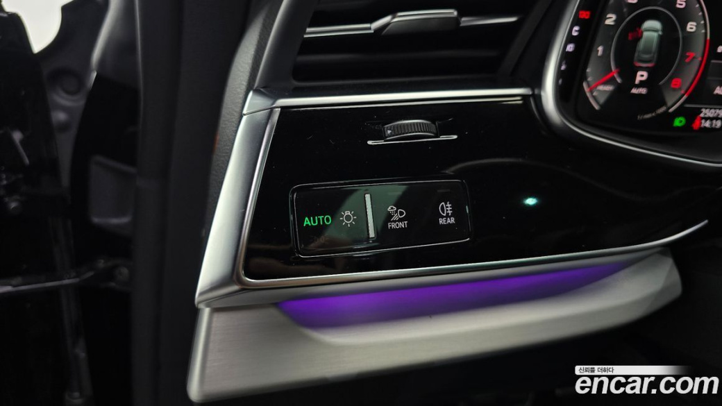 Audi Q8 55 TFSI Quattro Premium, 2023