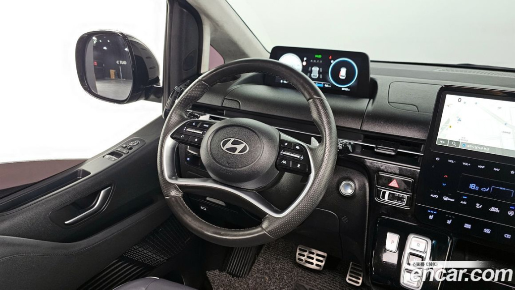 Hyundai Staria 4WD Lounge 9-Seater, 2025
