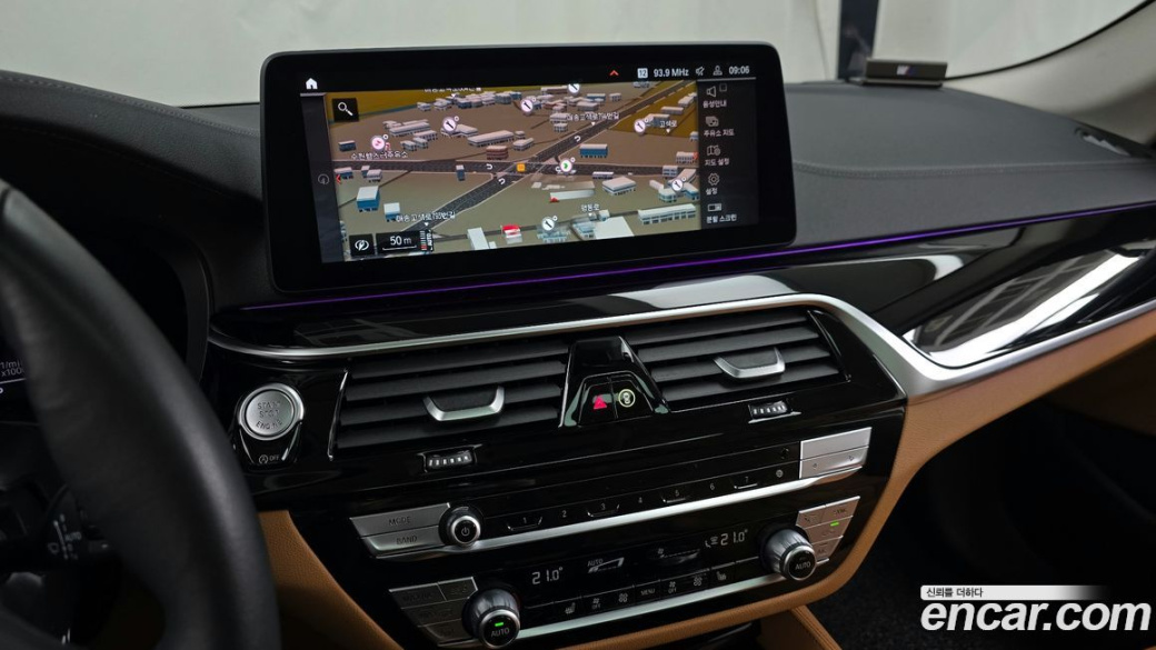 BMW 5-Series 520i Luxury, 2022