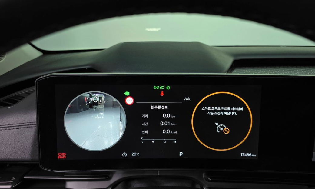 Kia Carnival 7-Seater Gravity, 2024