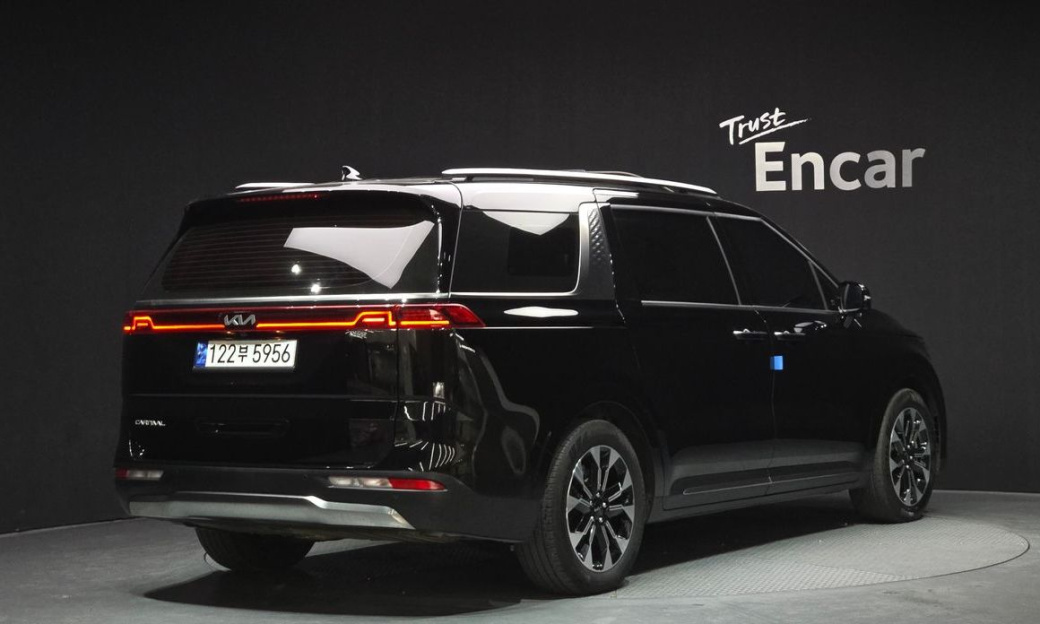 Kia Carnival 9-Seater Signature, 2023