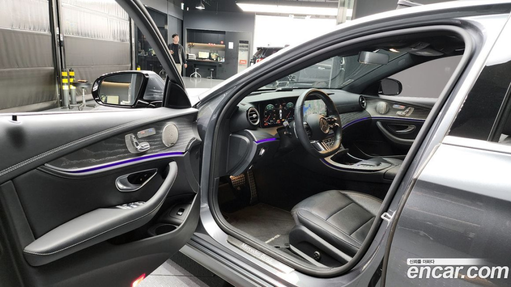 Mercedes-Benz E-Class E350 4MATIC AMG Line, 2022