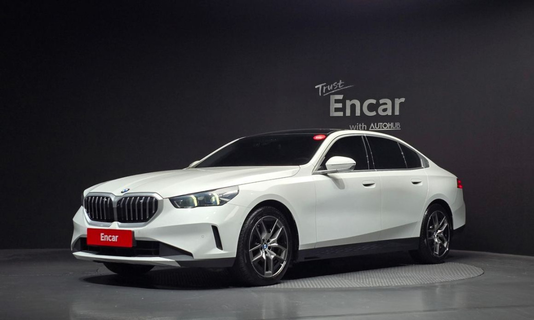 BMW 5-Series 520i, 2024