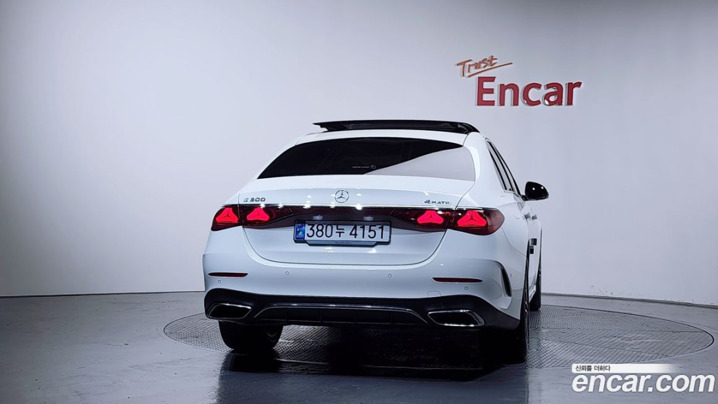 Mercedes-Benz E-Class E300 4MATIC AMG Line, 2024