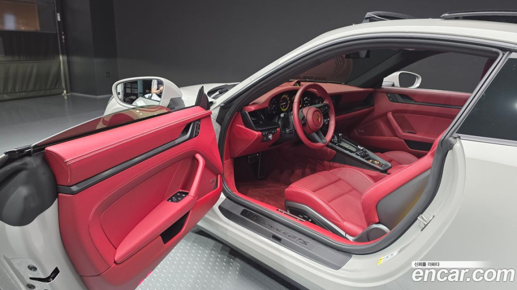 Porsche 911 Carrera 4 GTS, 2022