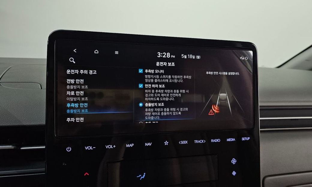 Hyundai Staria Lounge 9-Seater, 2022