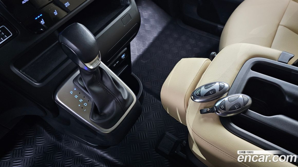 Hyundai Staria 4WD Tourer 9-Seater, 2025