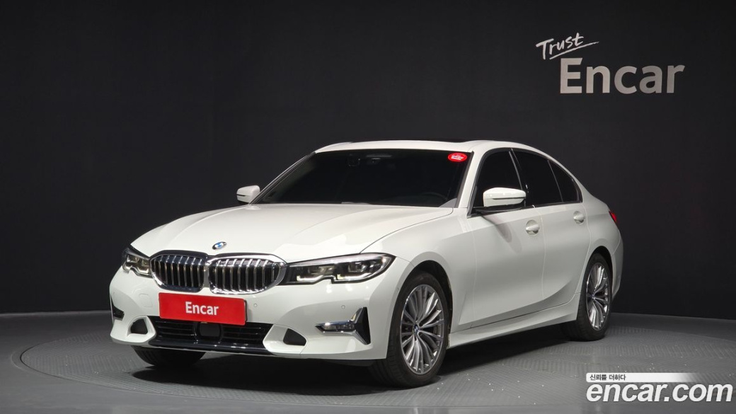 BMW 3-Series 320i Luxury, 2022