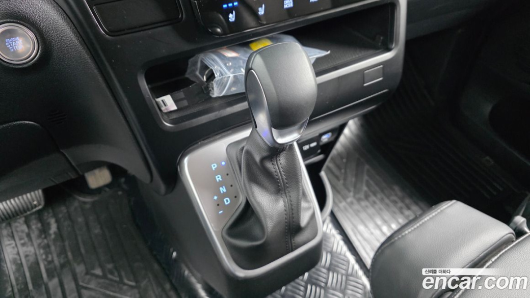 Hyundai Staria Tourer 11-Seater, 2025