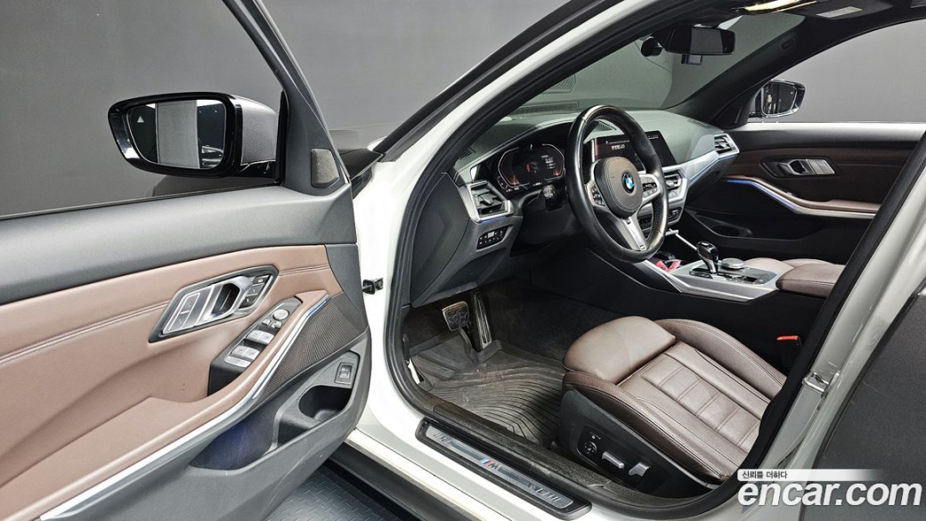 BMW 3-Series 320i Touring M Sports, 2022
