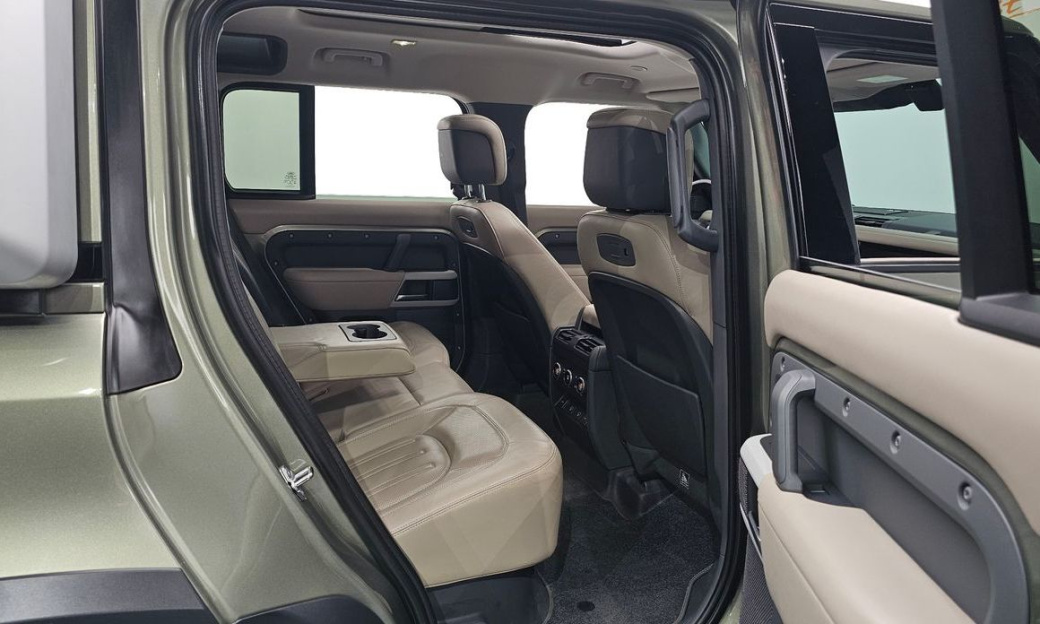 Land Rover Defender 110 D300 HSE, 2022