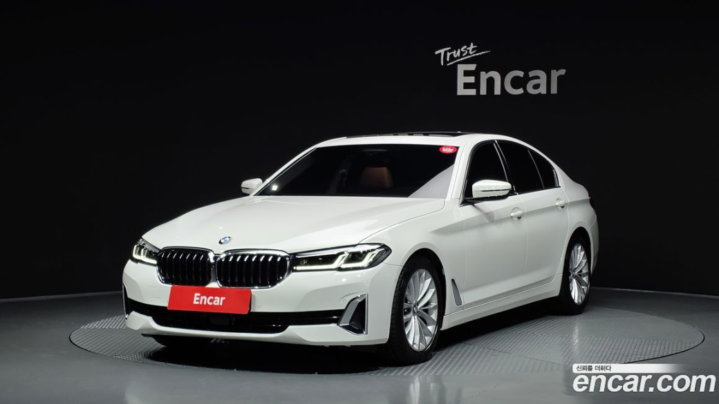 BMW 5-Series 520i Luxury, 2023