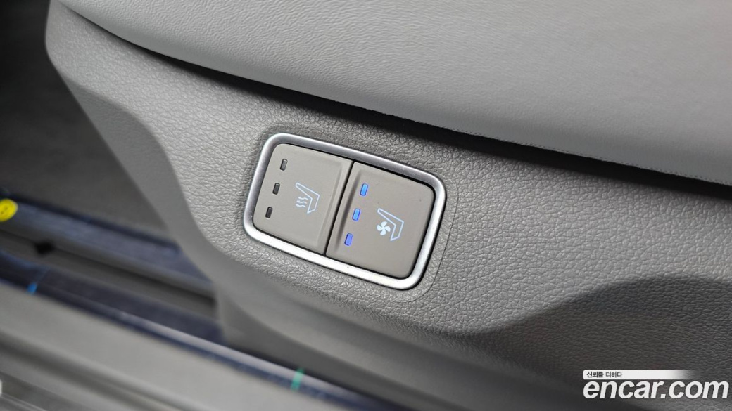 Hyundai Staria 4WD Lounge 9-Seater, 2025