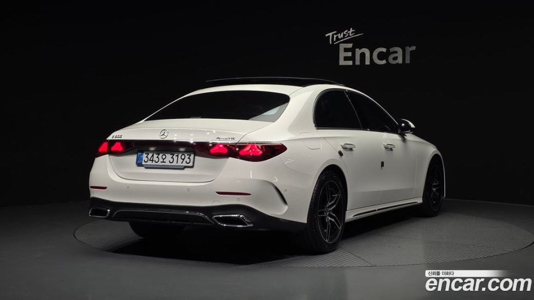 Mercedes-Benz E-Class E300 4MATIC AMG Line, 2025