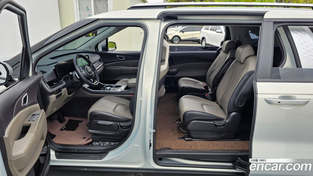 Kia Carnival 9-Seater Prestige, 2025