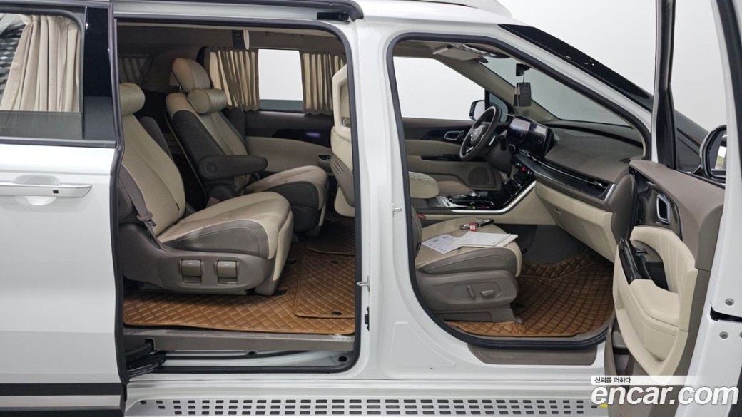 Kia Carnival 7-Seater Hi-Limousine, 2023