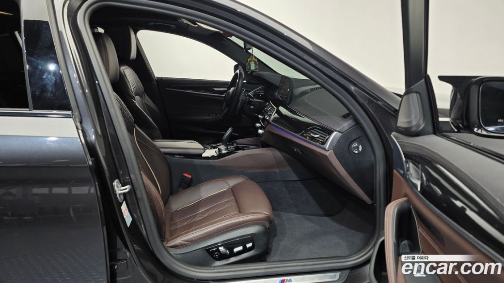 BMW 5-Series 530i M Sport Package, 2023