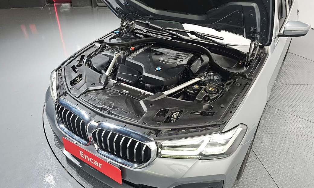 BMW 5-Series 520i M Sport, 2023
