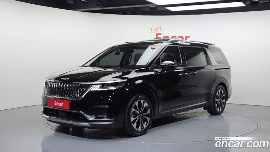 Kia Carnival 7-Seater Signature, 2023